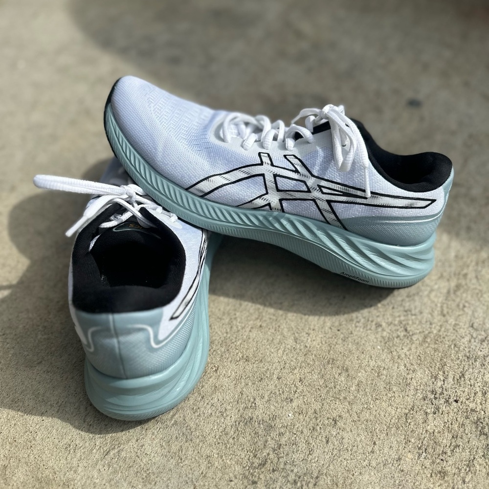 ASICS Gel AmpliFoam Men’s White & Light Blue Teal Athletic Running Shoes